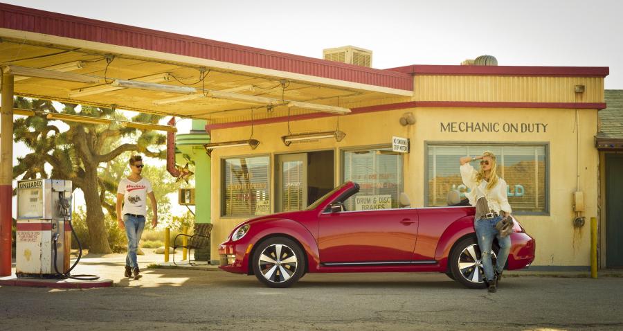  Volkswagen Beetle Cabriolet 2012 года  (фото 5 из 107)
